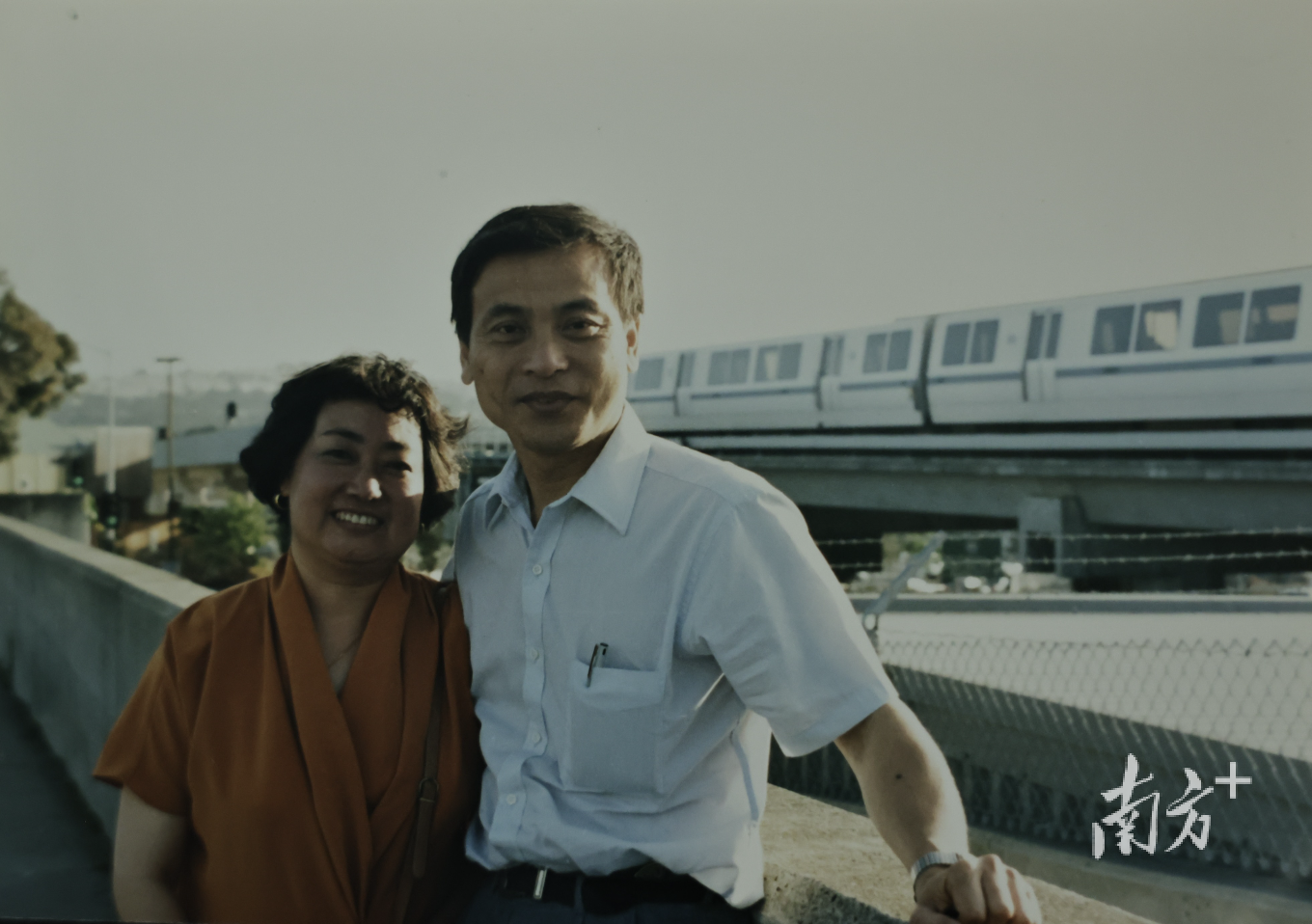 1992年，陈韶章和妻子一同考察旧金山快速交通系统。