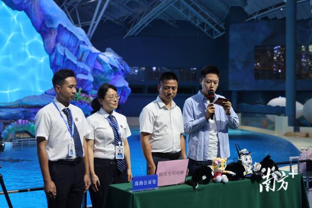 “广东好人”朱周胜(右二) “广东好人”朱周胜(右二)