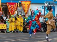 英歌舞巡游清城石角，丰富居民文化生活共庆国庆