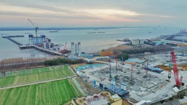 张靖皋长江大桥锚区和塔区施工现场。图/受访者提供