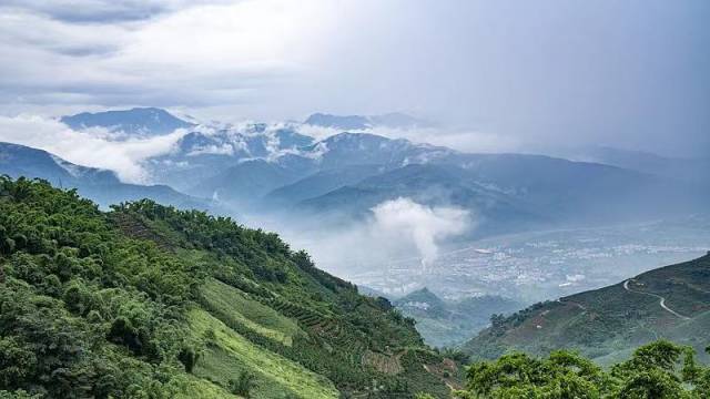 哀牢山。