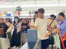 国庆假期最后一天，江门站迎来返程客流高峰