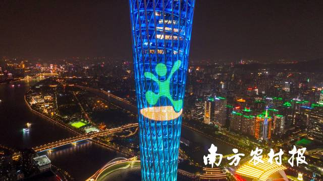 中石化易捷闪耀广州塔。