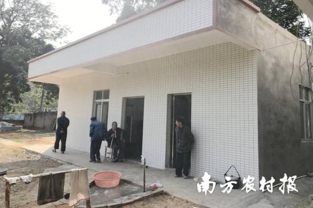 珠海民企资助新建的化州市合江镇敬老院饭堂。 
