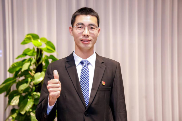 认捐人黄诚创。 认捐人黄诚创。