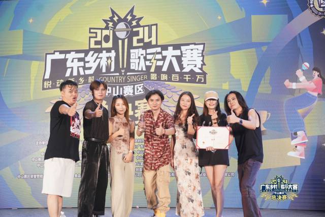 熊家锐带领乐队18 One以一首《荒原狼》夺得季军,晋级至全省半决赛。 熊家锐带领乐队18 One以一首《荒原狼》夺得季军,晋级至全省半决赛。