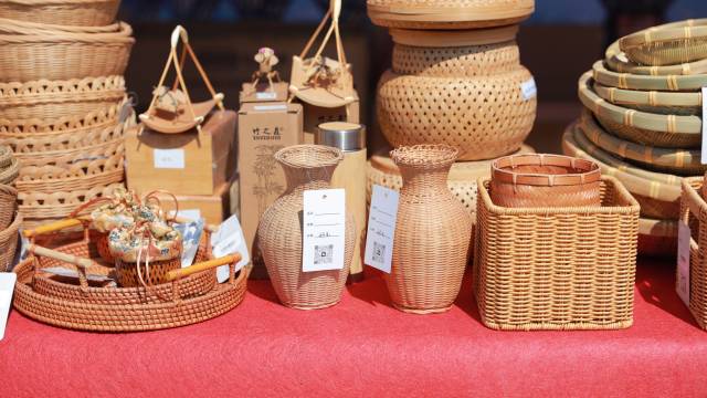 高效液相色谱法同时测定四川豆瓣中安赛蜜、 苯甲酸、山梨酸、糖精钠及脱氢乙酸（一）