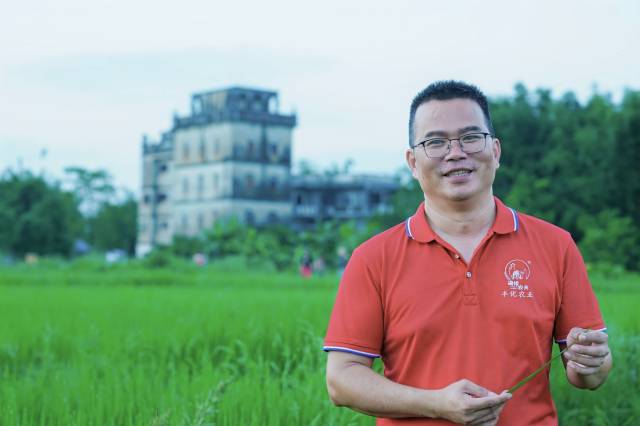 在碉楼下成长的梁浩云 在碉楼下成长的梁浩云