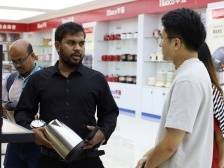 展会后外国客商来廉“探厂”，现场追加新单