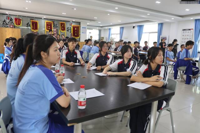 珠海市理工职业技术学校与姊妹校澳门工联职业技术中学举办“同上一堂课”。 
