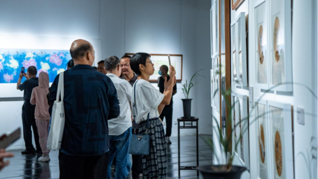 多图｜“草木有情——叶丽美工笔画作品展”在岭美开幕