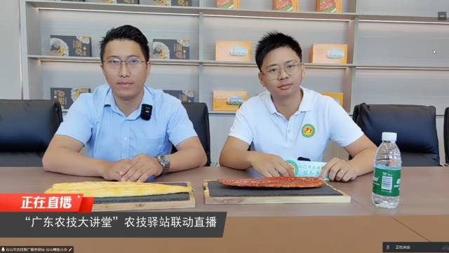 台山鳗鱼分会场负责人通过直播为网友解答鳗鱼养殖相关的疑问。 台山鳗鱼分会场负责人通过直播为网友解答鳗鱼养殖相关的疑问。