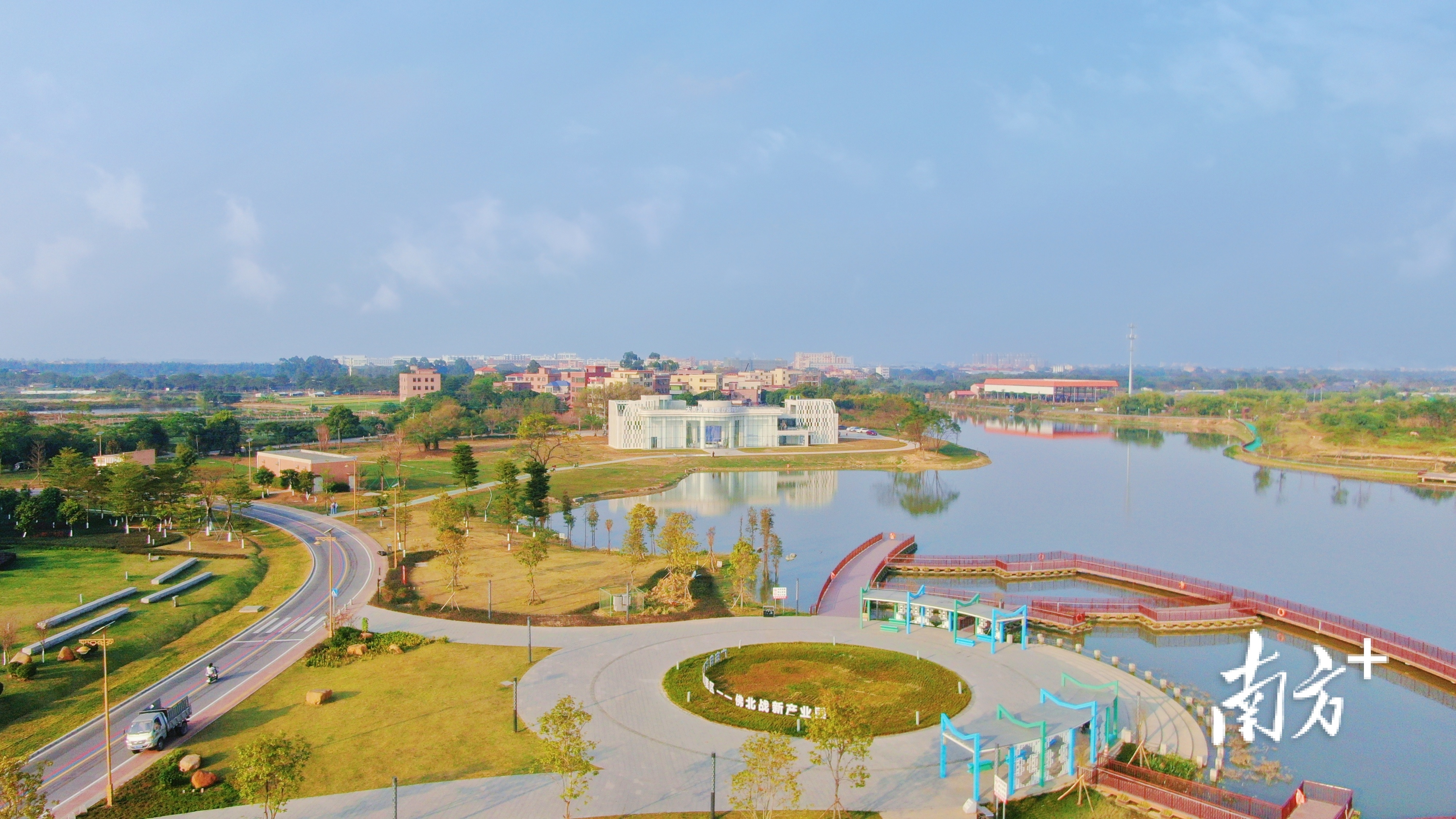 乐平镇加快推动大同湖高端医疗器械产业园建成3.0新型园区。 乐平镇加快推动大同湖高端医疗器械产业园建成3.0新型园区。