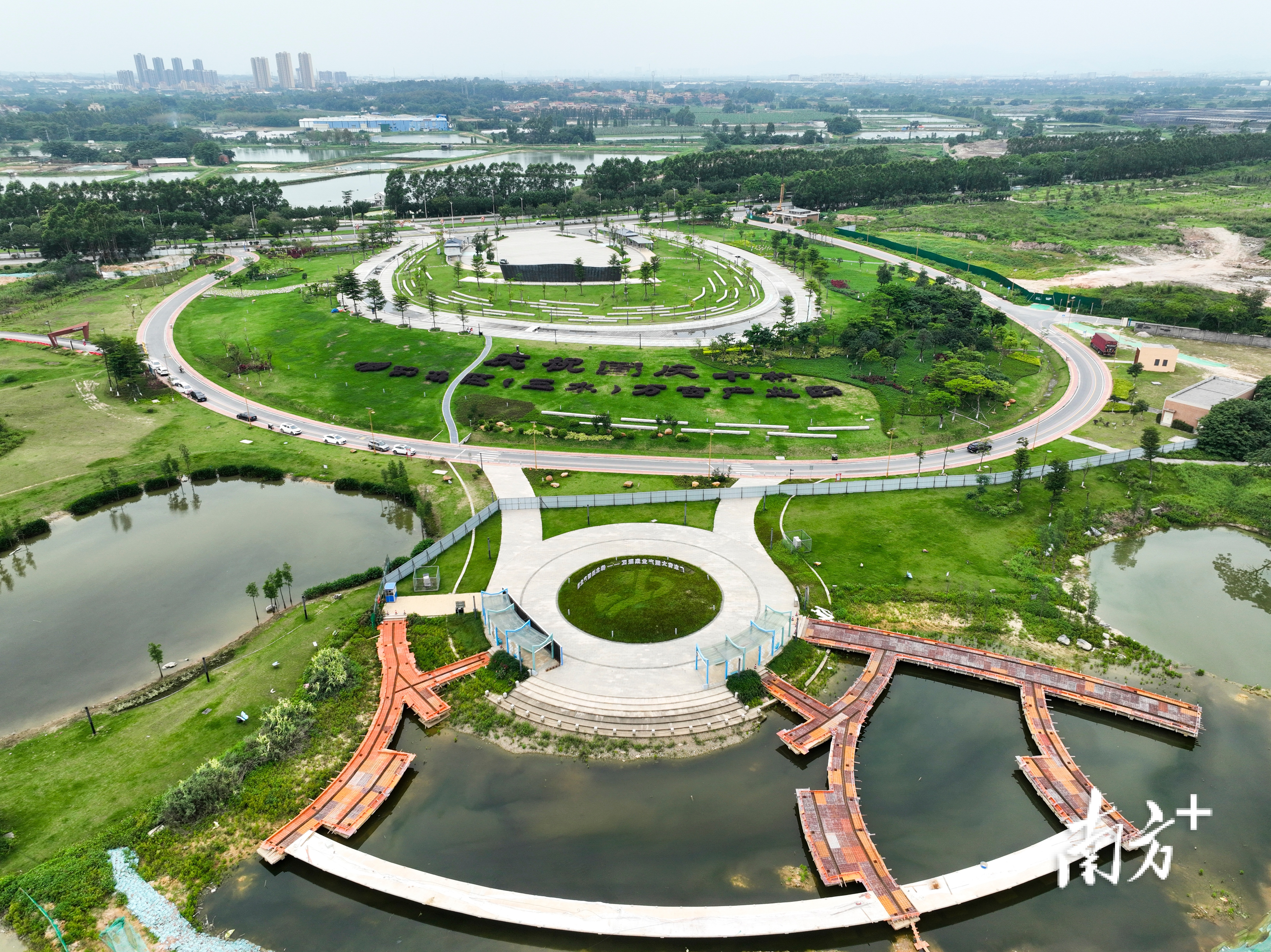 大同湖高端医疗器械产业园是区镇贯彻落实佛山北向战略,合力共同打造“万亩千亿”医械产业平台。 大同湖高端医疗器械产业园是区镇贯彻落实佛山北向战略,合力共同打造“万亩千亿”医械产业平台。