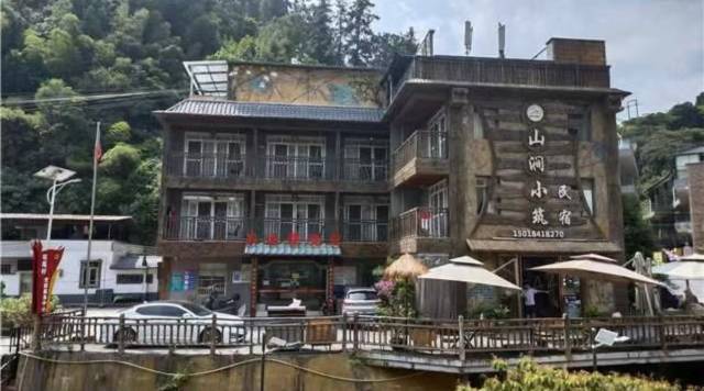 林平将村委会办公楼二三层租下来发展民宿