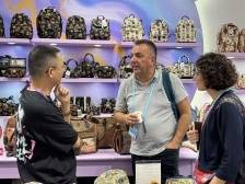 国潮出海！中国元素走俏广交会“圈粉”海外采购商