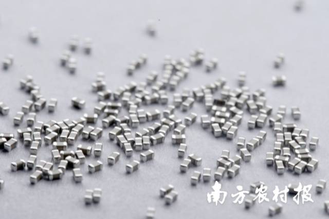 MLCC是电子工业必不可少的电子元器件，因而有“电子工业大米”之称。