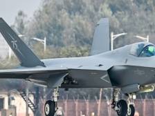 歼-35A来了，它和歼-20有什么异同？｜快问快答