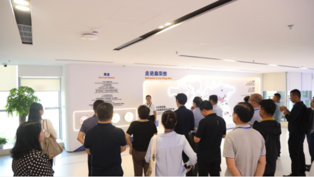 企业代表走访鑫荣懋。