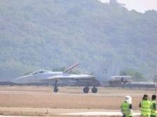 歼-15T落地珠海！为人民海军战机首次亮相中国航展