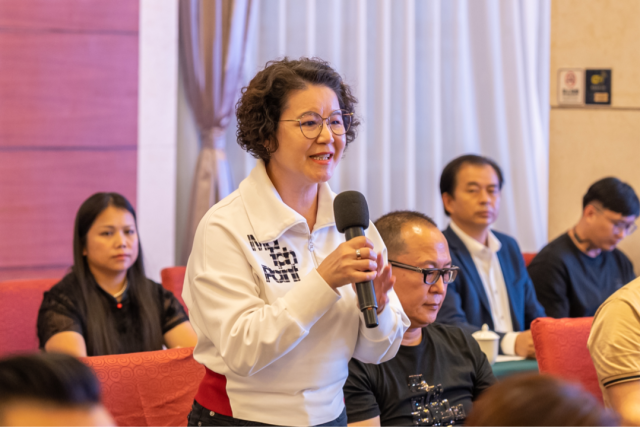 深圳市凤凰楼饮食服务有限公司董事长方雪萍