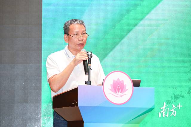 中山市农业农村局副局长万国富介绍中山花木产业规划。  