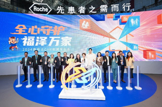 张文宏现身进博谈流感防控:一老一少发热及早干预