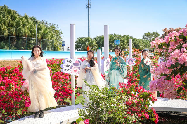 网红模特在西江花洲公园打卡拍照。