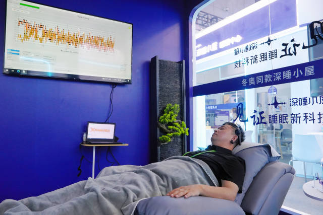 银发也有范儿!盘点进博会上的养老“黑科技”|湾区观进博