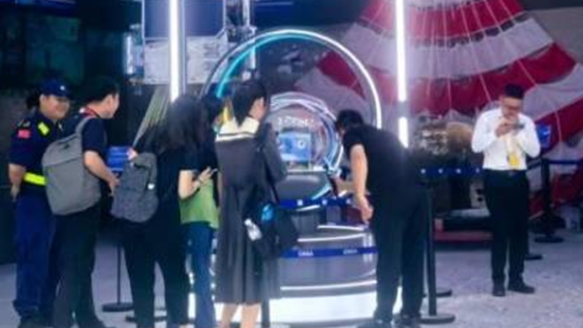 嫦娥六号月背月壤样品，首次亮相中国航展！观众将有机会近距离观看