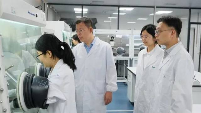 中山大学王猛教授团队发现液氮温区镍氧化物超导体，在基础研究领域实现重大突破