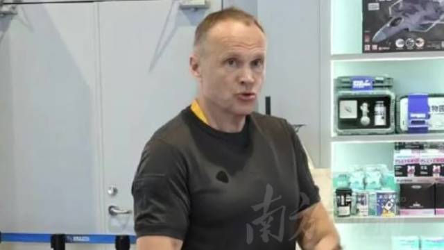 来珠海航展顺便参与“双十一”，俄飞行员喜提歼-20、歼-35模型