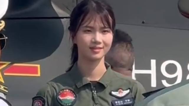 英姿飒爽！99后陆航女飞徐枫灿亮相航展