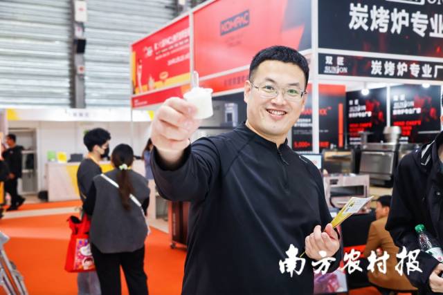 采购商试吃清远丝苗米饭后,连连点赞 采购商试吃清远丝苗米饭后,连连点赞