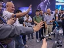 高交会上，人形机器人是最大“显眼包”｜一分钟看高交会