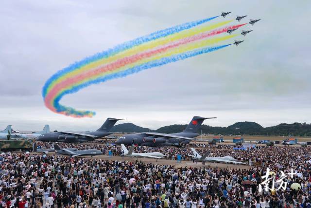 盛况空前!一组图带你直击中国航展首个公众日现场