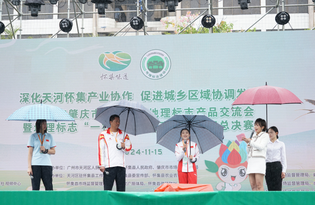 梁小静、欧迁琼、梁兰香现场分享。