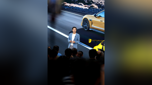 雷军介绍苏炳添：与小米SU7是“本家”