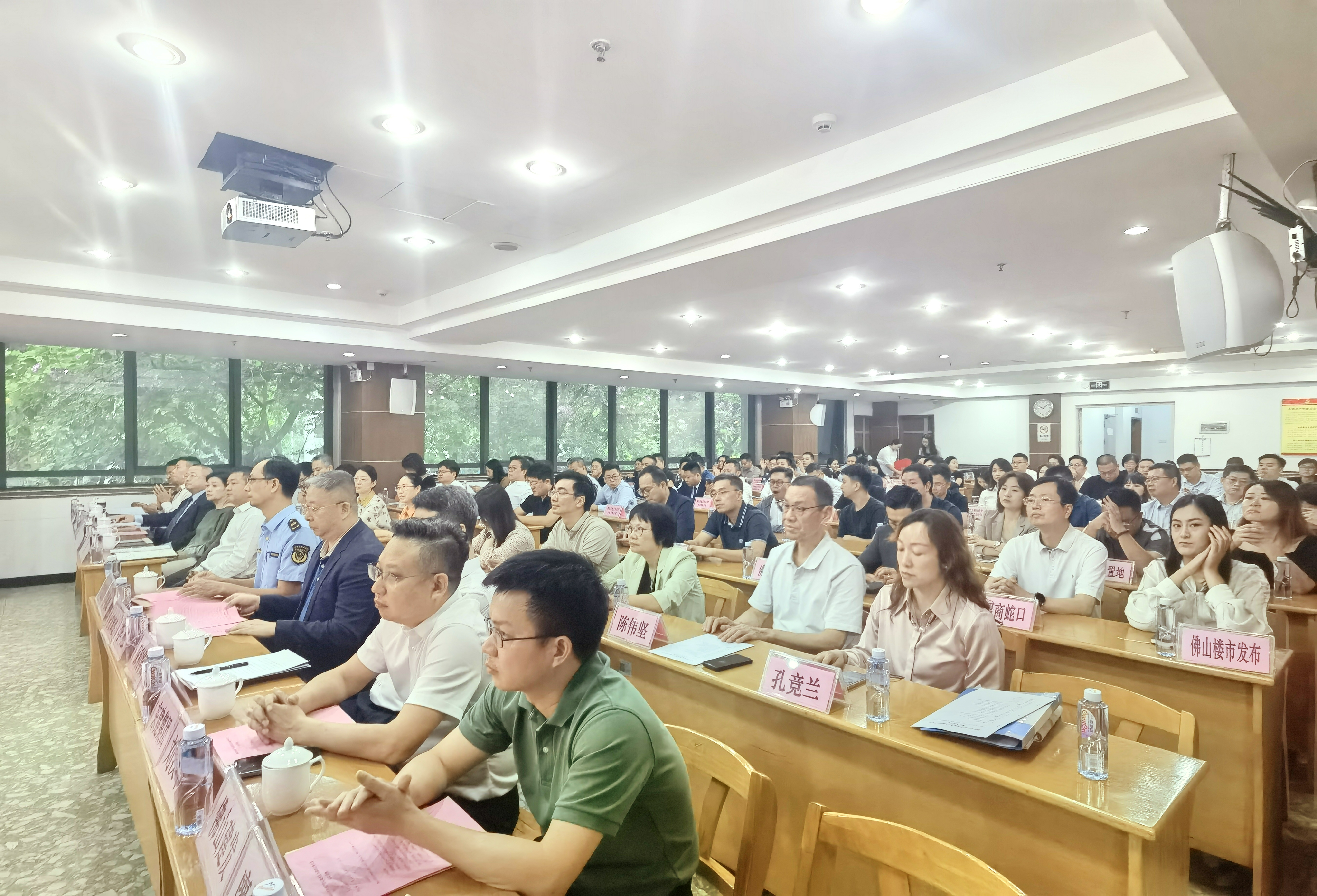 11月15日，佛山市房地产经纪服务行为诚信自律倡议大会成功召开。唐梦 摄