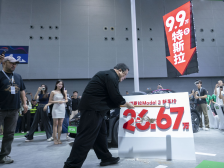 广州车展9.9万特斯拉？罗永浩带着“锤子”来砸价