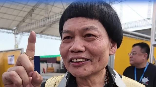 八两金：第一次现场看大赛车，令人“好紧张”！