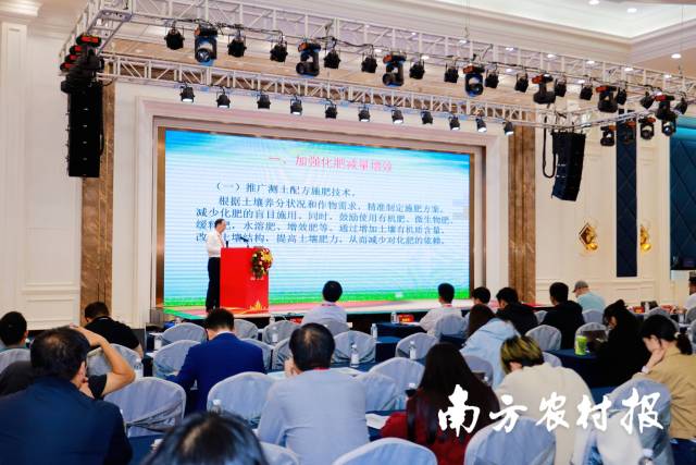 中国农业技术推广协会会长陈生斗