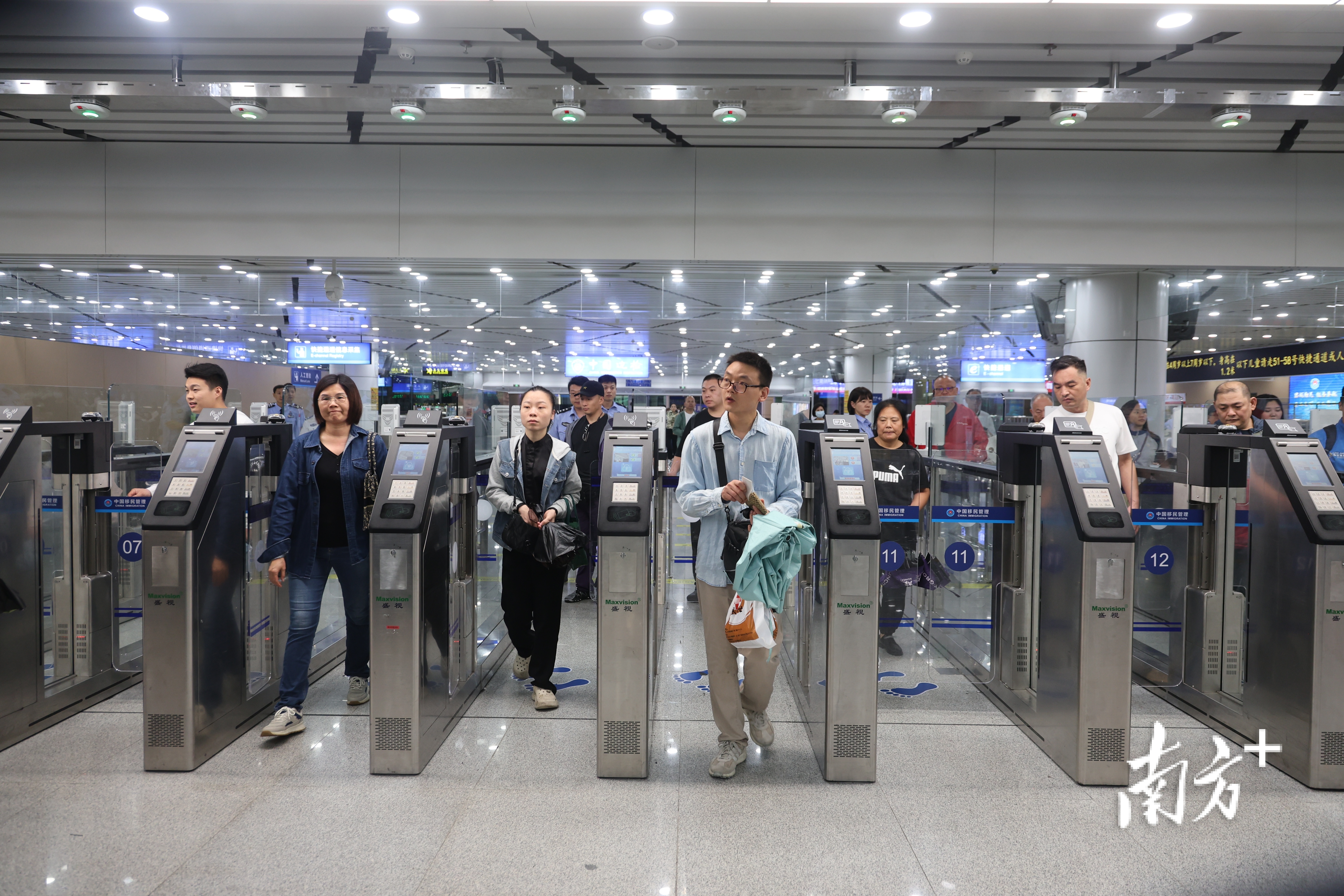 拱北口岸是往返珠澳两地的首选通道。 拱北口岸是往返珠澳两地的首选通道。