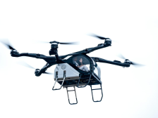 小鹏汇天“陆地航母”完成全球公开载人首飞