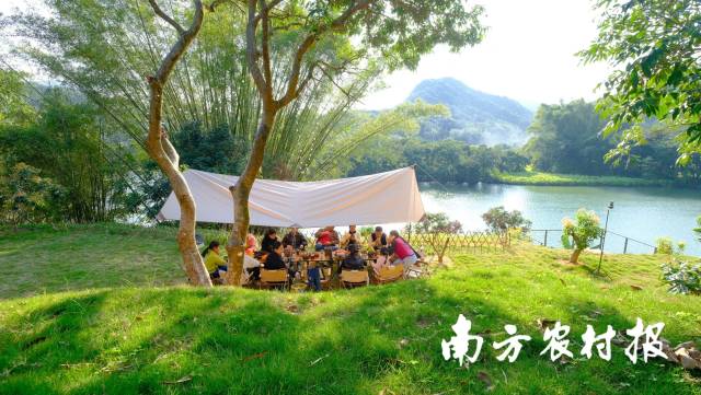 围炉煮茶。 围炉煮茶。