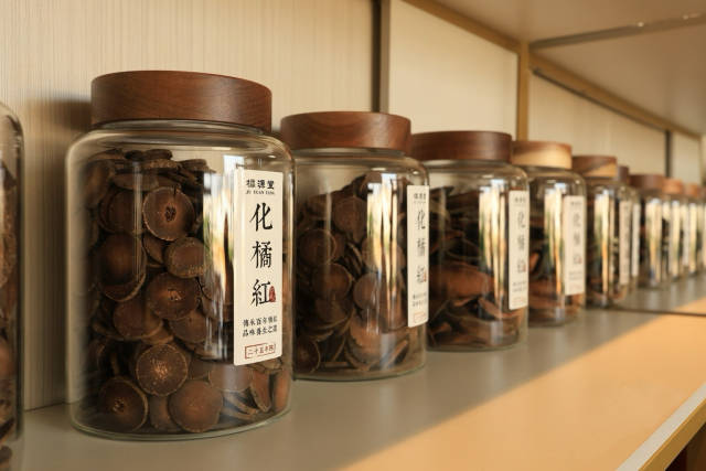 8月26日，化橘红正式纳入“药食同源”物质目录。当地提出，力争4年内全产业链产值突破200亿元。