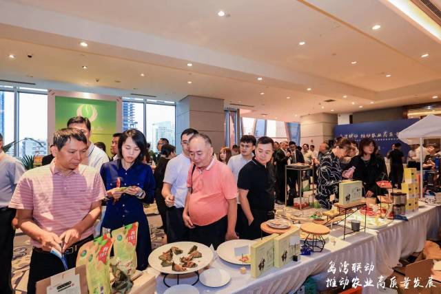 广东和全国各地采购商前来寻求合作。