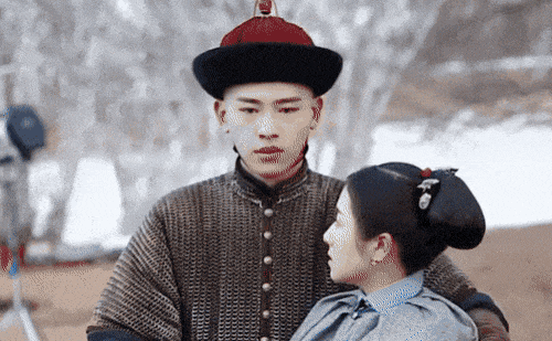 影视剧中你看到的浪漫“公主抱”,也有可能是借助一些技巧和道具来完成的。