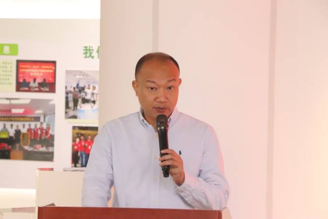 駐化州新安鎮(zhèn)幫鎮(zhèn)扶村工作隊(duì)隊(duì)長(zhǎng)陳培煒,。
