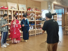 茂名开放大学《穿越古今之茂名奇旅》短剧在中国荔枝博览馆取景